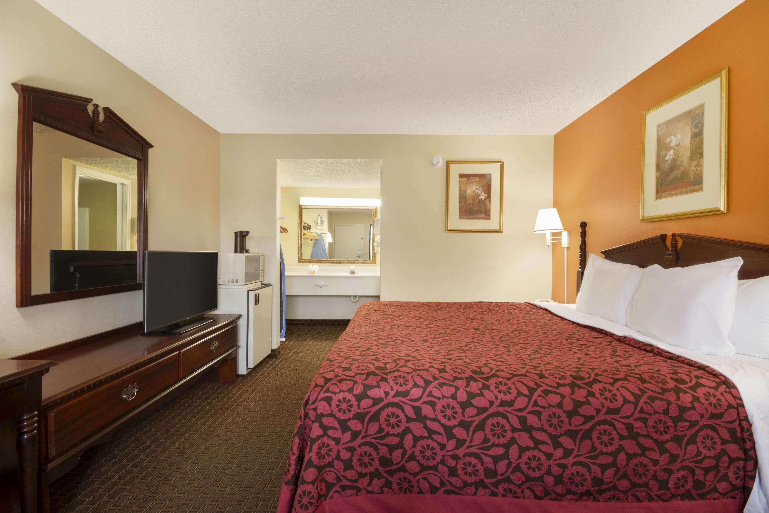 Days Inn By Wyndham Atlanta Stone Mountain Exteriör bild