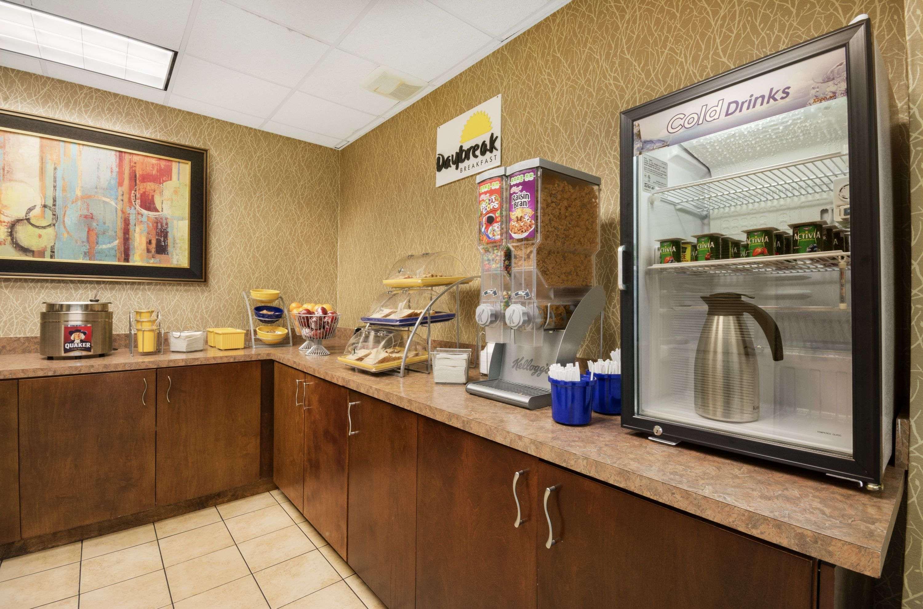 Days Inn By Wyndham Atlanta Stone Mountain Exteriör bild